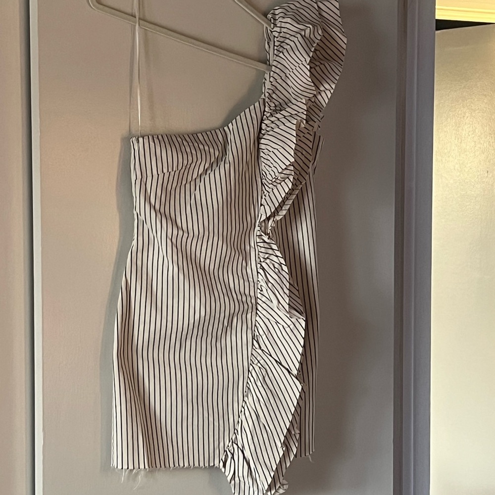 ZARA Cotton Creme Navy Striped Ruffle One-Shoulder Mini Dress. Small.